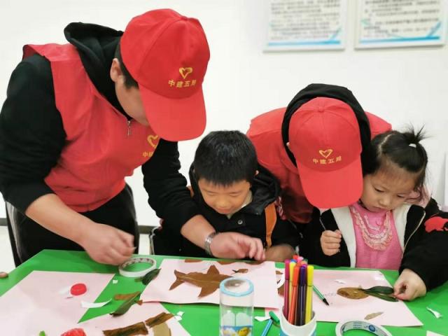 以愛筑夢，守護童心——中建五局超英志愿服務隊走進社區關愛困境留守兒童
